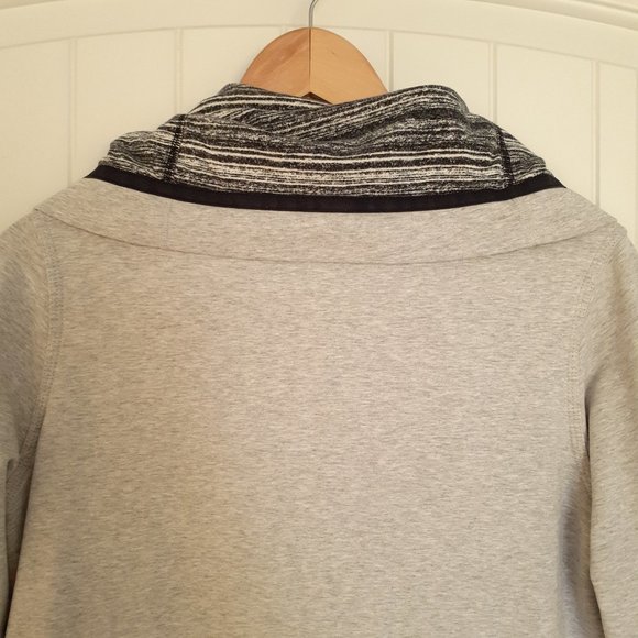 Lululemon Savasana Wrap Light Gray Size 8 - Picture 8 of 11